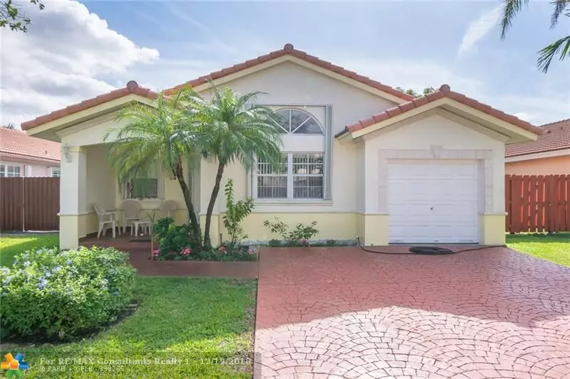 8724 NW 143rd Ter, Miami Lakes, FL 33018