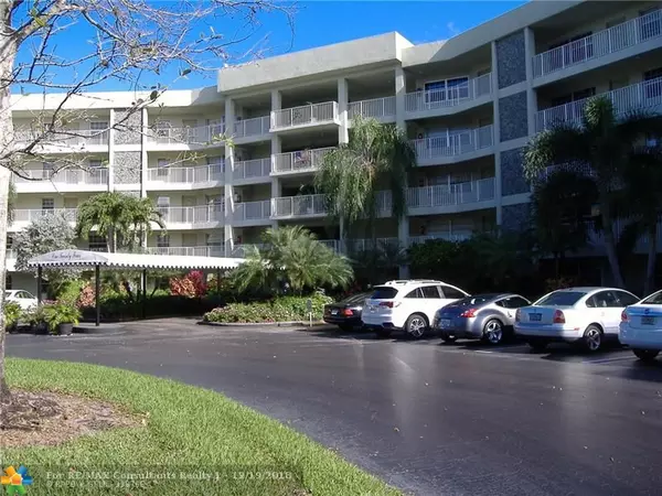 Pompano Beach, FL 33069,806 Cypress Grove Ln  #302