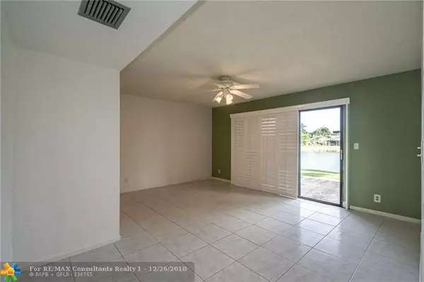 Deerfield Beach, FL 33442,3019 Lake Shore Dr  #5