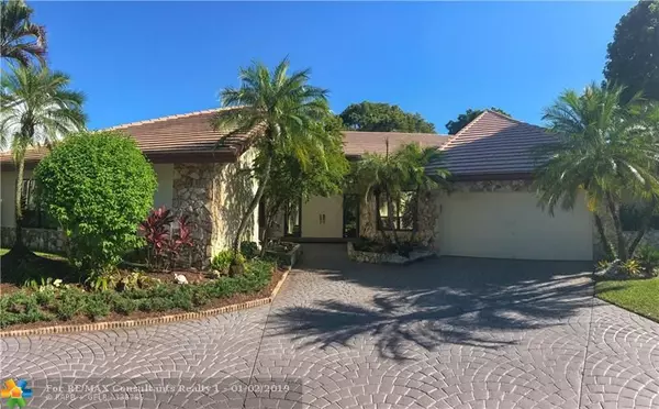 8930 S LAKE DASHA DR, Plantation, FL 33324