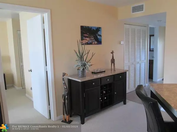 Sunrise, FL 33322,9350 Sunrise Lakes Blvd  #302