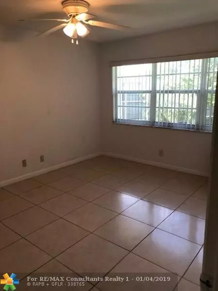 Pembroke Pines, FL 33025,9511 N Hollybrook Lake Dr  #306