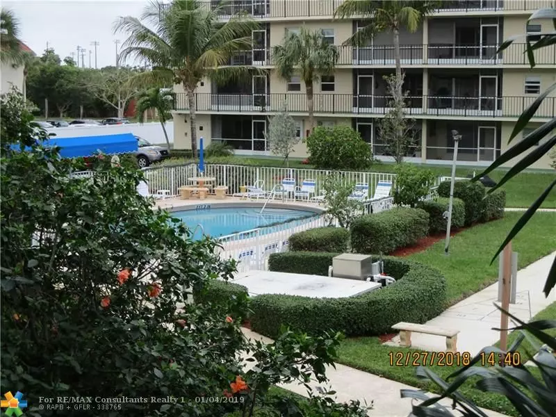 Deerfield Beach, FL 33441,806 SE 7th St  #206