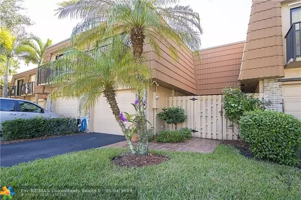 11124 N Harmony Lake Cir, Davie, FL 33324