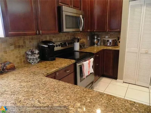 Coral Springs, FL 33071,104 NW 97 Way