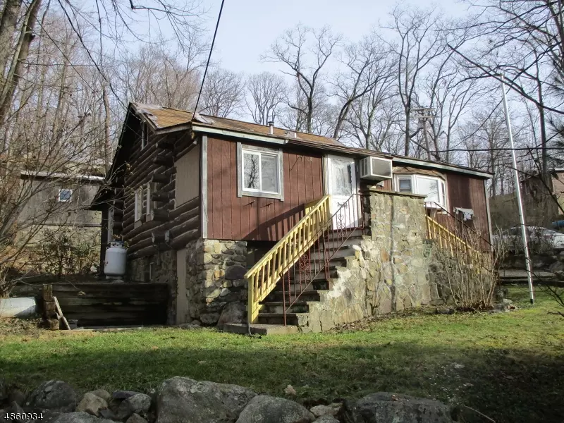 19 CLUB HOUSE AVE, West Milford Twp., NJ 07480