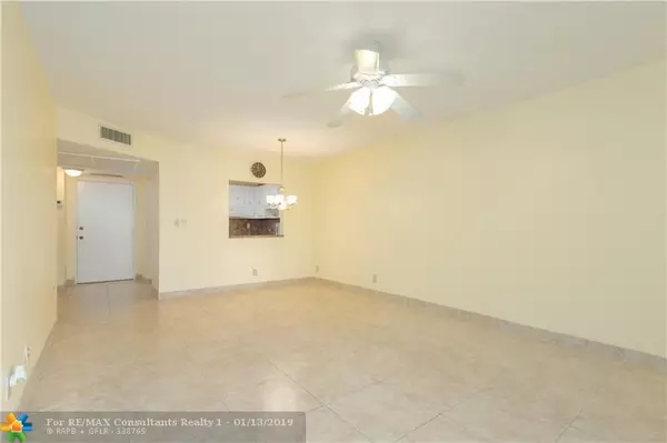 Pompano Beach, FL 33060,255 S Cypress Rd  #315