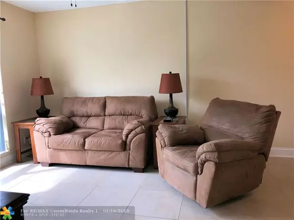 Pompano Beach, FL 33069,2106 S Cypress Bend Dr  #303