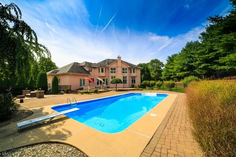 2 COLTS DR, Holmdel Twp., NJ 07733