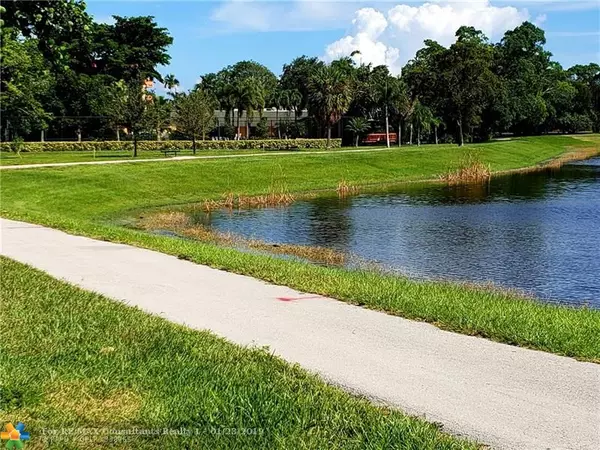 Pompano Beach, FL 33069,2900 N Course Dr  #106