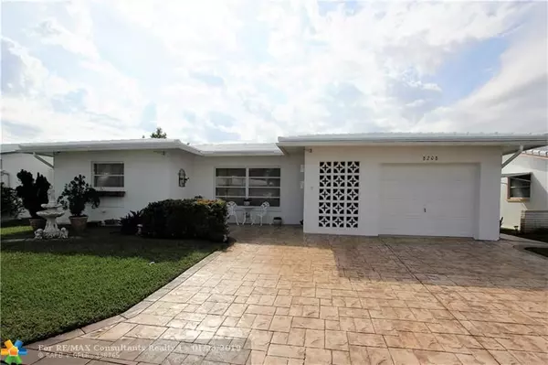 8208 NW 57th Pl, Tamarac, FL 33321