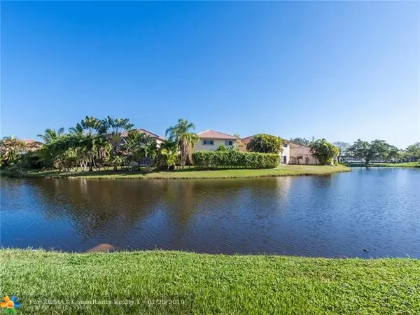 Weston, FL 33326,374 Lakeview Dr  #101