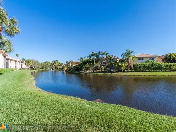 Weston, FL 33326,374 Lakeview Dr  #101