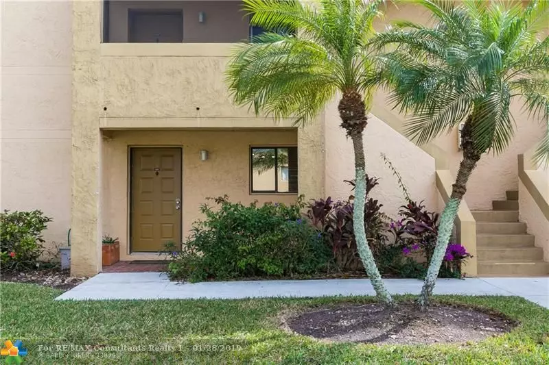 Weston, FL 33326,153 Lakeview Dr  #104