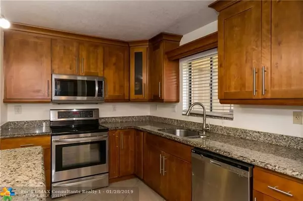 Weston, FL 33326,153 Lakeview Dr  #104