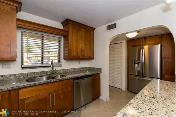 Weston, FL 33326,153 Lakeview Dr  #104