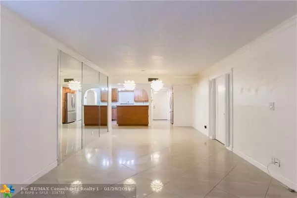Weston, FL 33326,153 Lakeview Dr  #104