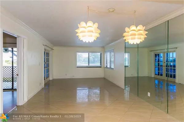 Weston, FL 33326,153 Lakeview Dr  #104