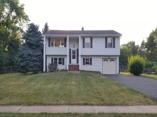 8 FOX CHASE RUN, Hillsborough Twp., NJ 08844