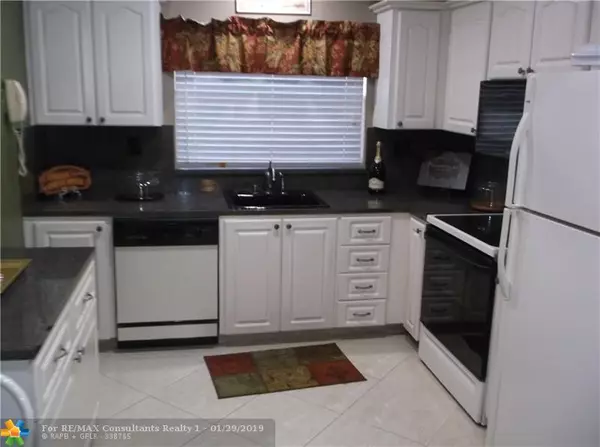 Sunrise, FL 33322,9721 Sunrise Lakes Blvd  #306