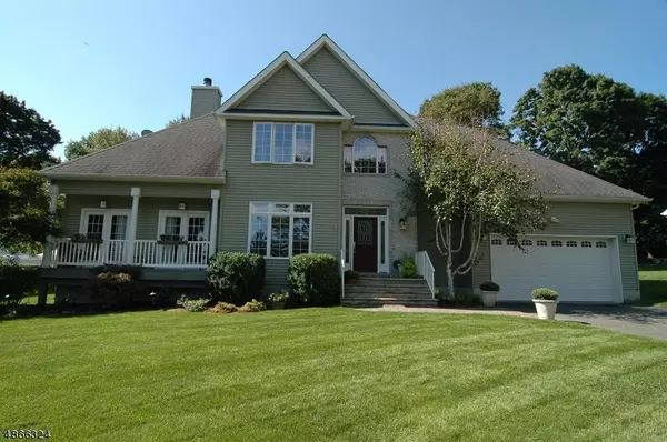14 LARSEN DR, Roxbury Twp., NJ 07876
