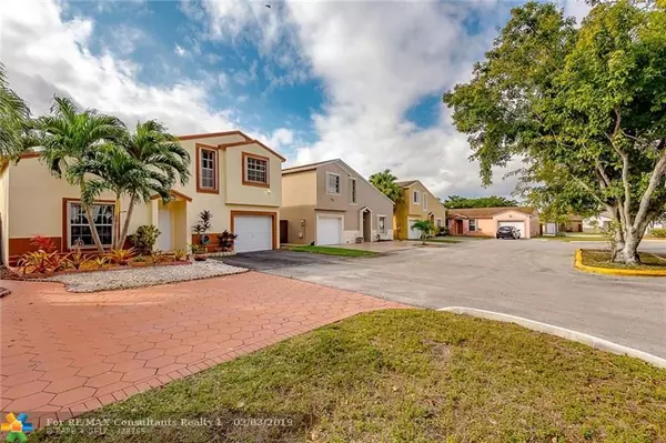 18920 NW 63rd Court Cir, Hialeah, FL 33015