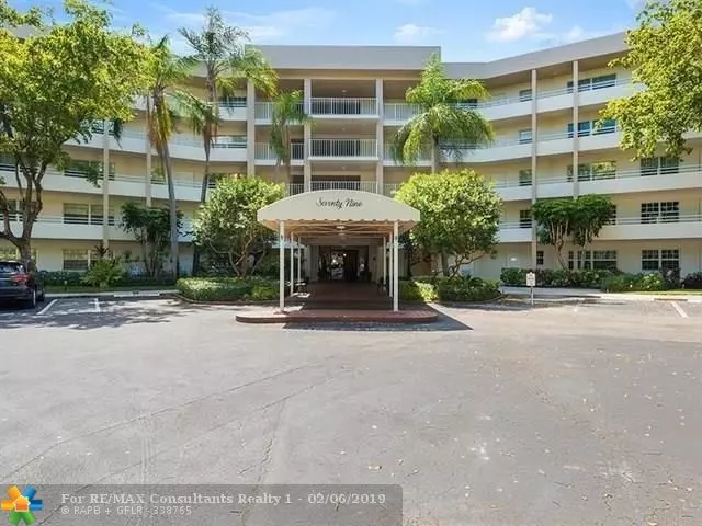 3980 Oaks Clubhouse Dr  #304, Pompano Beach, FL 33069