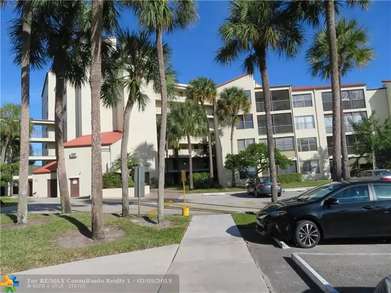 Pompano Beach, FL 33069,2304 S Cypress Bend Dr  #211