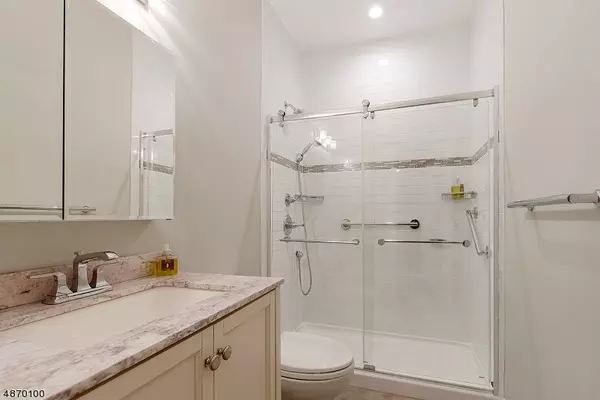4B AVON CT #B, Chatham Twp., NJ 07928