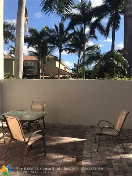 Hollywood, FL 33019,1101 Satinleaf St