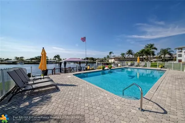 Pompano Beach, FL 33060,650 Pine Dr  #18