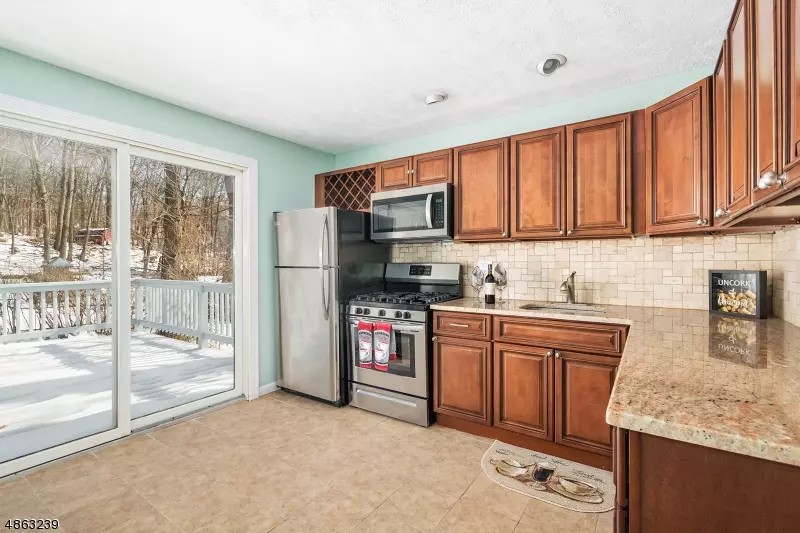 51 NORTHWESTERN WAY, Hopatcong Boro, NJ 07843