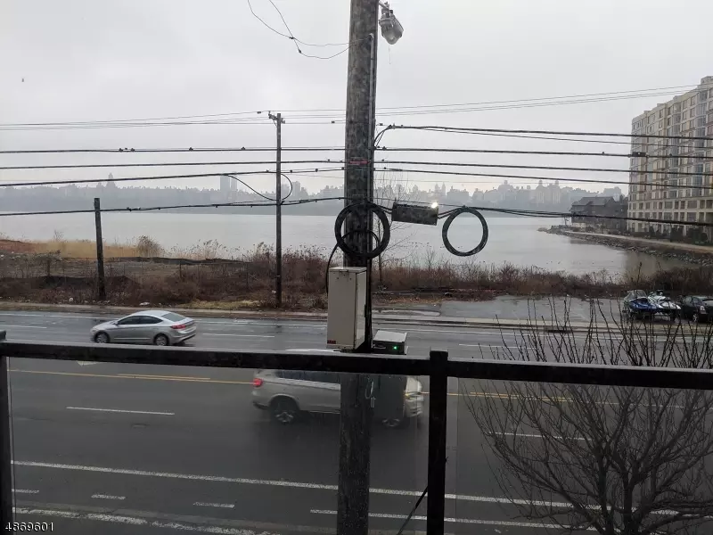 North Bergen Twp., NJ 07047,8125 RIVER RD