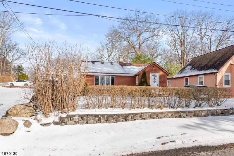 2 BRIGGS RD, Jefferson Twp., NJ 07849