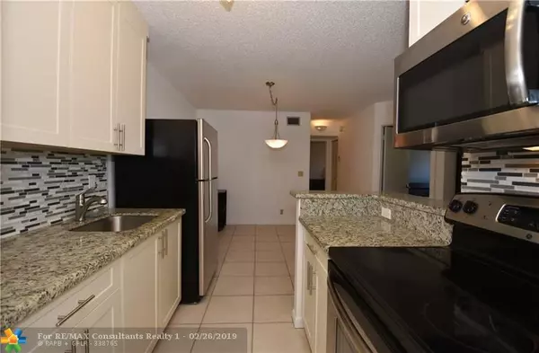 Deerfield Beach, FL 33441,588 Trace Cir  #201