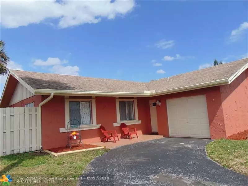 7513 SW 7th St, North Lauderdale, FL 33068