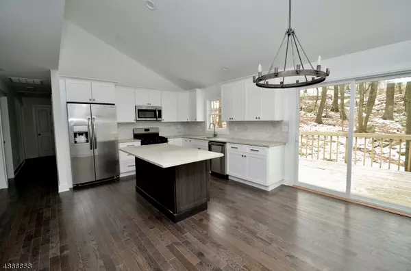 Hopatcong Boro, NJ 07843,2 NEBRASKA TRL