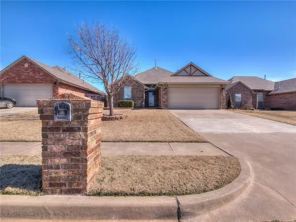 7512 Meadow Lake Drive, Yukon, OK 73099