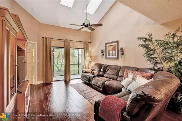 Coral Springs, FL 33071,1629 Cypress Pointe Dr  #4-1
