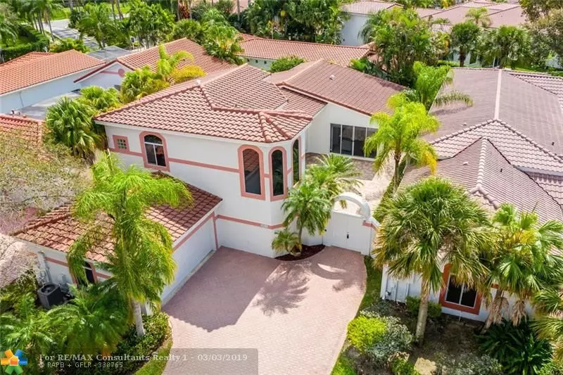 1071 W Bel Aire Dr, Pembroke Pines, FL 33027