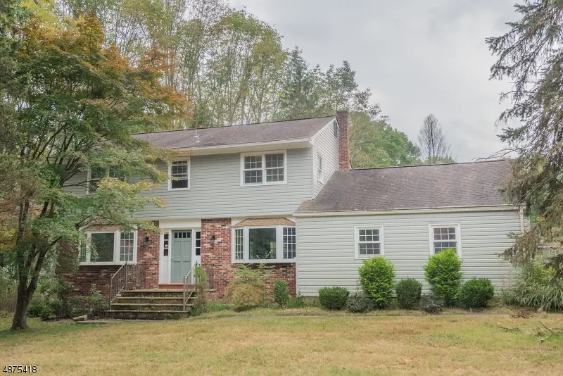 9 SCHOOLHOUSE LN, Chester Twp., NJ 07930