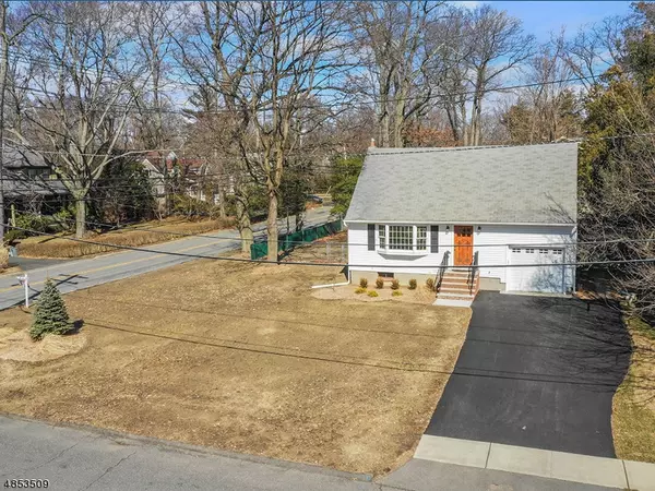 3 COLONIAL RD, Midland Park Boro, NJ 07432