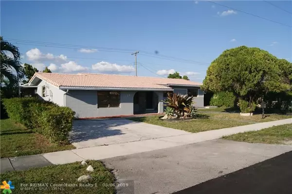 1129 W 50th Pl, Hialeah, FL 33012