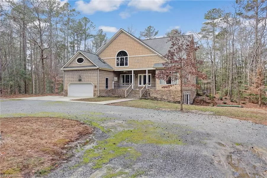 5978 Glen Auburn LN, Gloucester, VA 23061