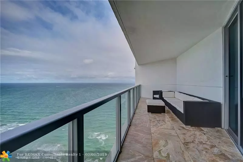 Hollywood, FL 33019,3101 S Ocean Dr  #3807