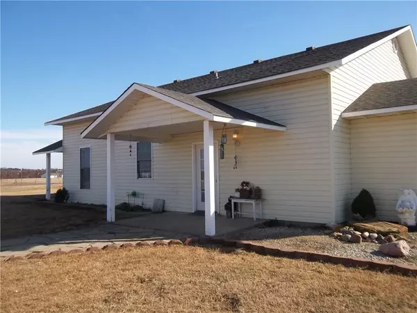 8126 E 133 Road, Holdenville, OK 74848