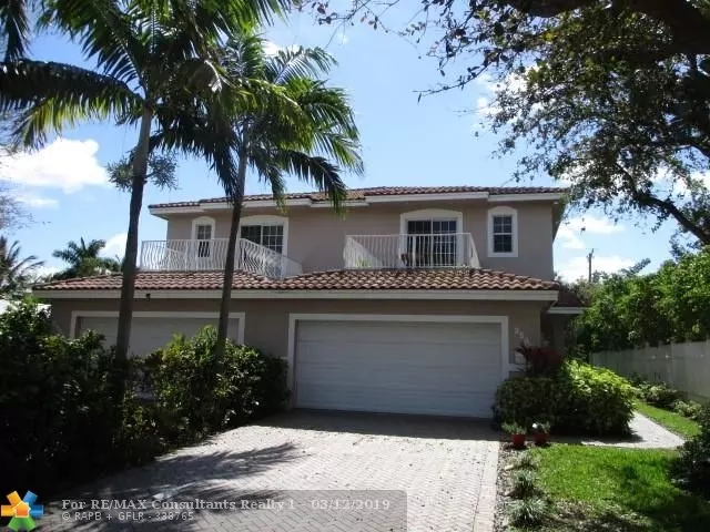 2562 NE 11th St, Pompano Beach, FL 33062