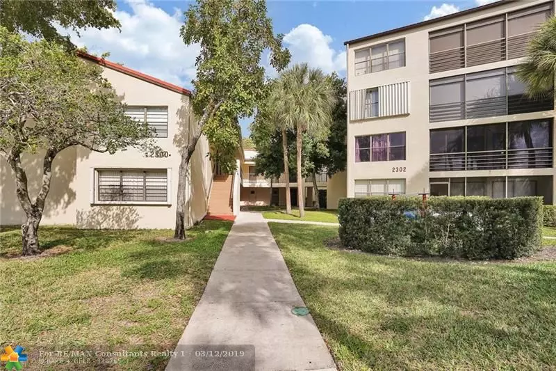 Pompano Beach, FL 33069,2302 S Cypress Bend Dr  #206