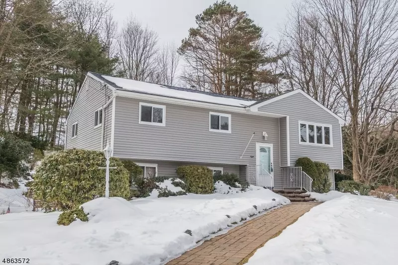 8 CAMDEN PL, West Milford Twp., NJ 07480