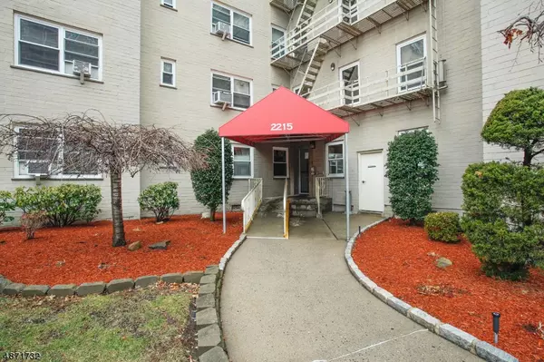 2215 N CENTRAL RD D1, Fort Lee Boro, NJ 07024